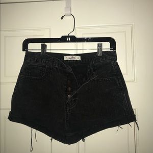 Cute lightly frayed high waisted denim shorts!